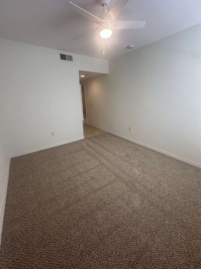 Building Photo - $3,950 - 2 Bed / 2 Bath City Walk Condo in Downtown San Diego