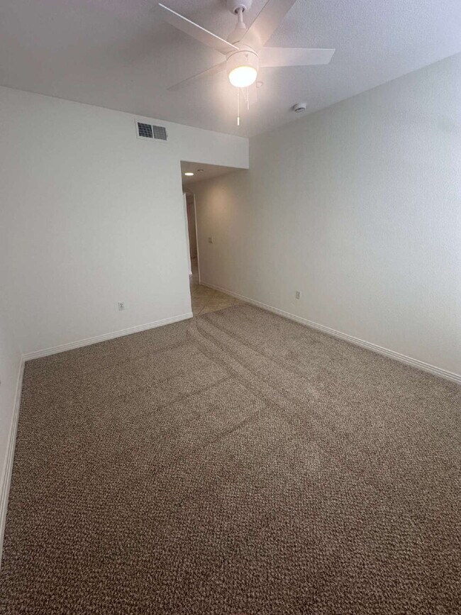 Building Photo - $4,200 - 2 Bed / 2 Bath City Walk Condo in Downtown San Diego