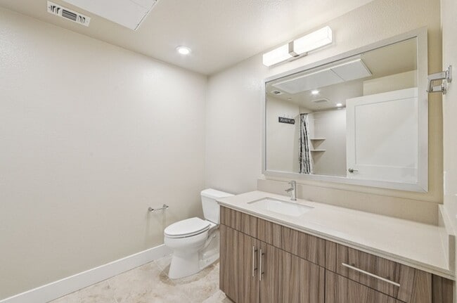 Building Photo - Demqqw