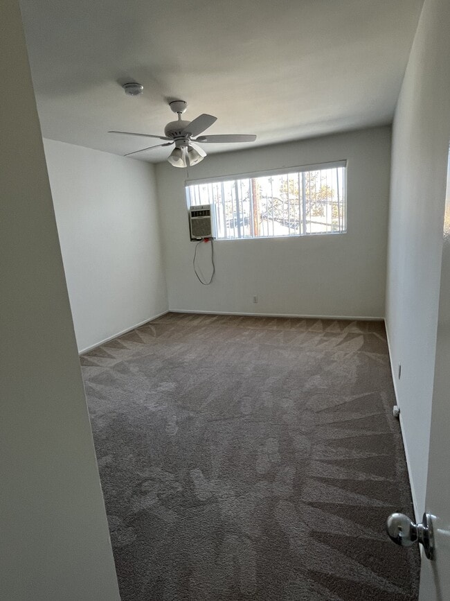 Building Photo - 426 S Rexford Dr