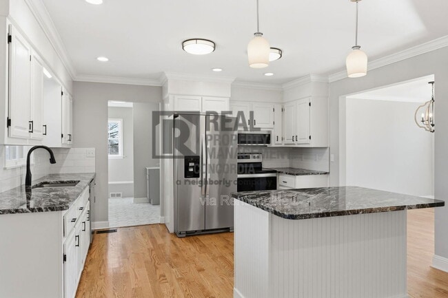 Building Photo - 1246 S Russell St