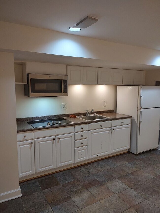 Building Photo - Full, Walk-out, Basement Apartment for Rent