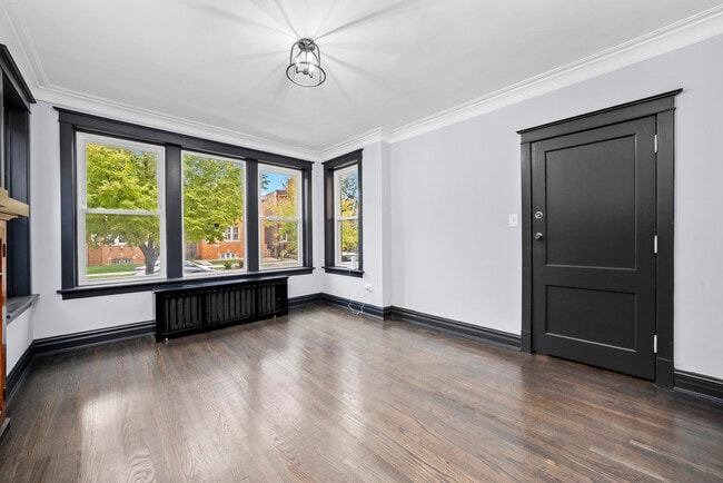 Building Photo - 6423 S Maplewood Ave