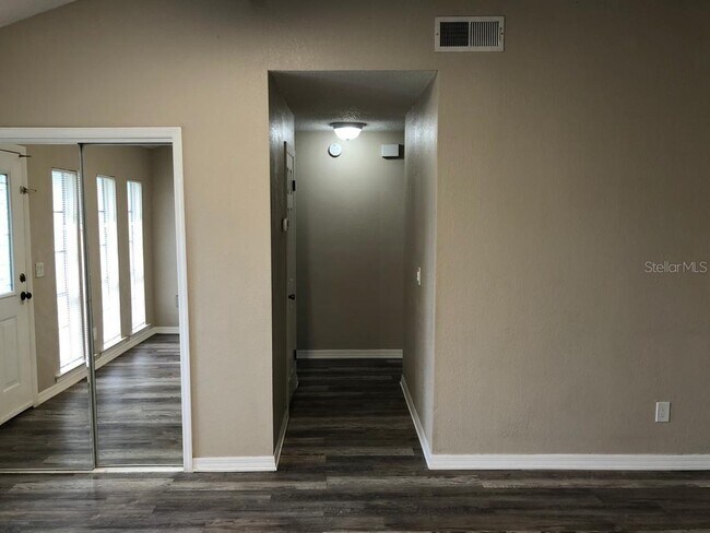 Building Photo - 127 Toluca Dr