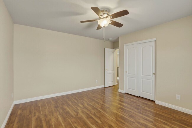 Building Photo - 4 Bedroom Home with Oversized Yard & RV Parking!