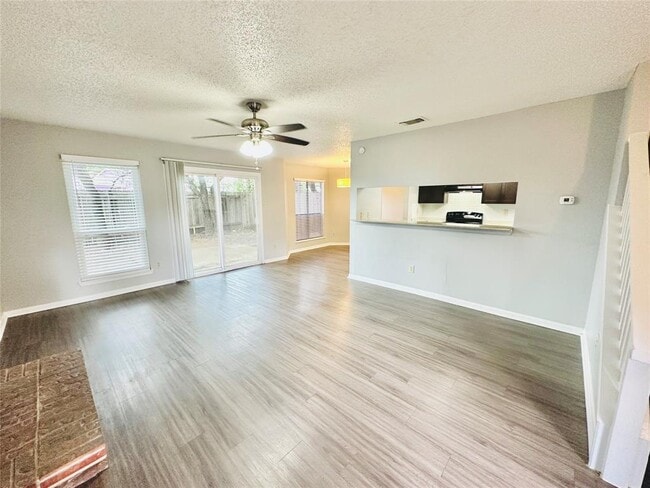 Building Photo - 2612 Gwendolyn Ln