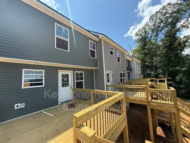 Building Photo - 90 Baker Ridge Rd
