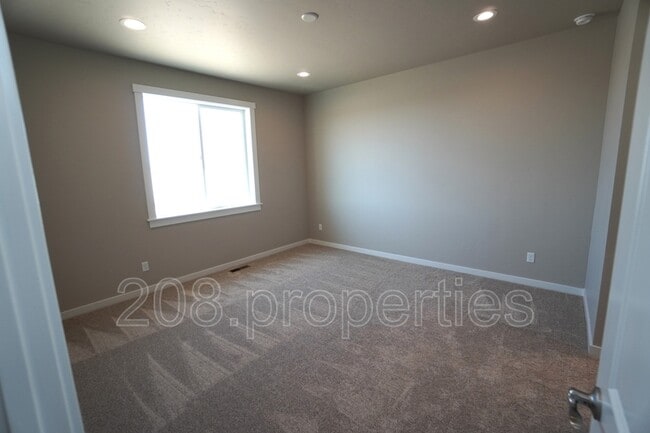 Building Photo - 14561 Pne Knl St