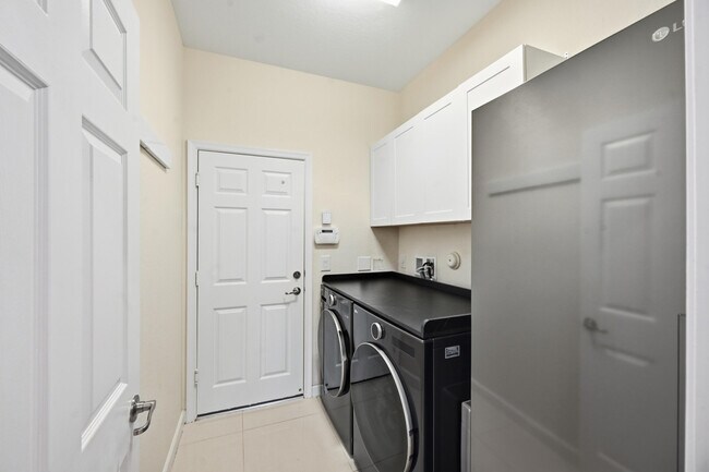 Building Photo - 10415 Wellington Parc Dr