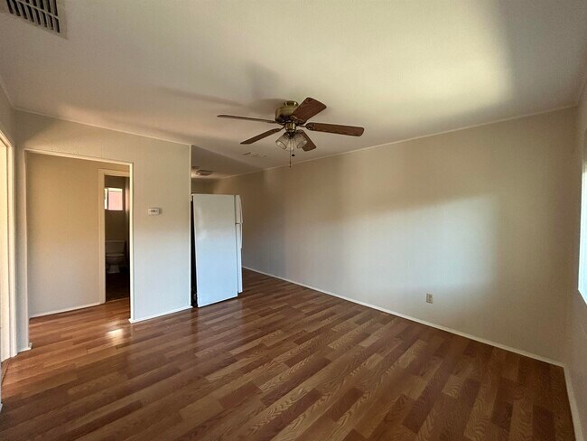 Building Photo - 3004 Musser St