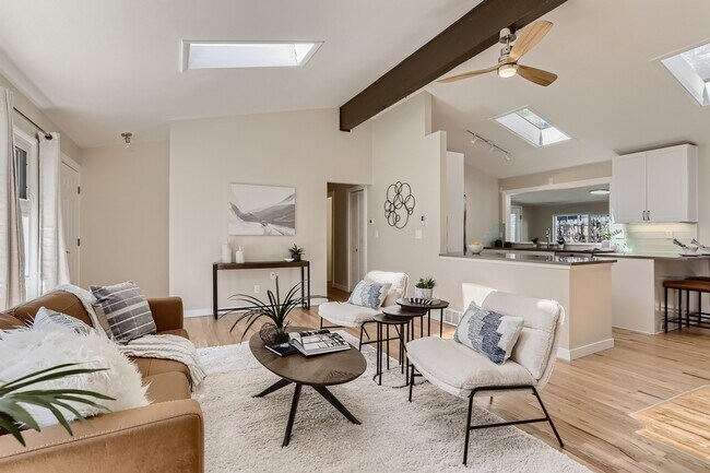 Building Photo - 2565 Teller St