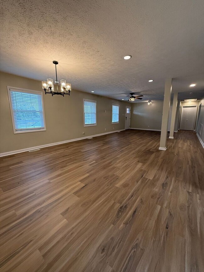 Building Photo - 300 Talbert Dr