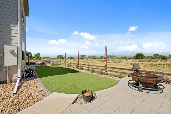 Building Photo - 15411 Village Cir E