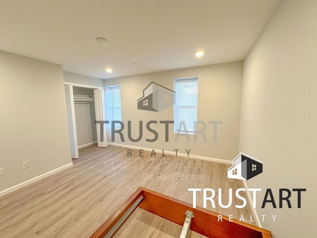 Building Photo - 2404 W Thompson St