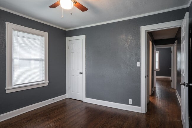 Building Photo - 2bd/1ba Bungalow!!