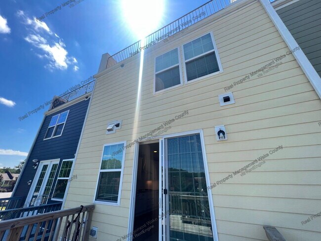 Building Photo - 445 Rally Point Pl
