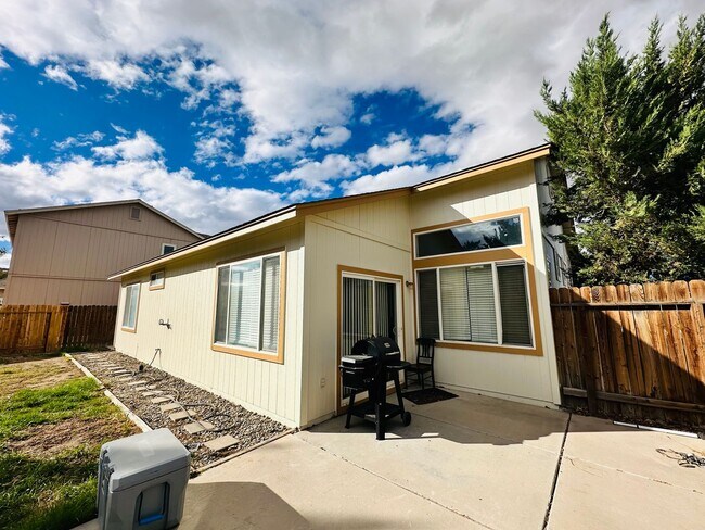 Building Photo - Adorable 3 bedroom with great location!