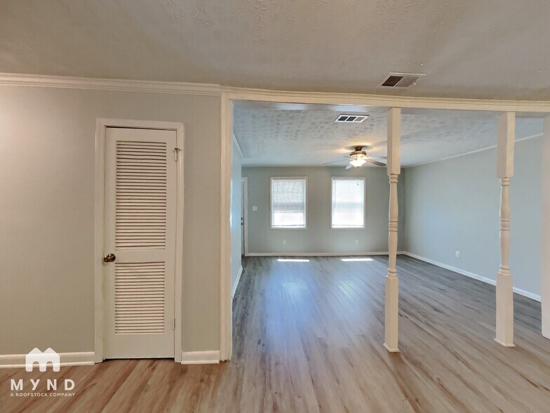 Building Photo - 1407 Sycamore Dr NW