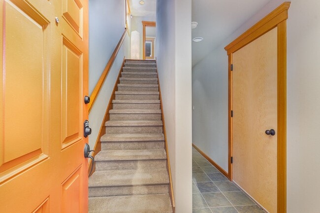 Building Photo - 3Bd/2.5Ba Seattle Townhome