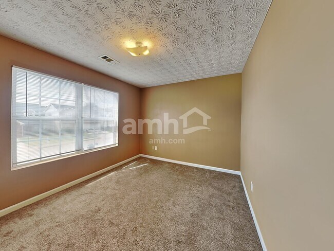 Building Photo - 6110 Flagstaf Walk