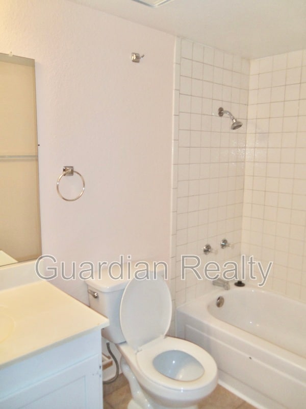 Building Photo - 2639 Jacyra Ave