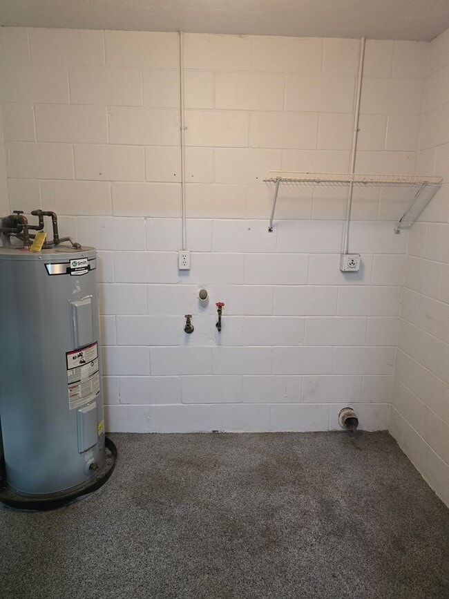 Building Photo - Charming 3/1/1 in Dunnellon!!!