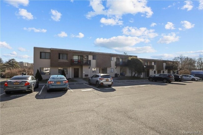 Building Photo - 305 Vista on the Lake