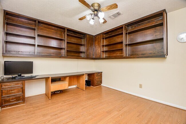 Building Photo - 11103 Pembridge Dr