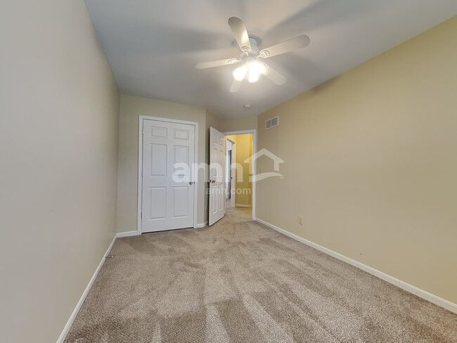 Building Photo - 6939 Sandbur Ct