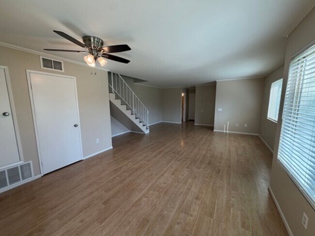 Building Photo - 941 Pinyon Ct