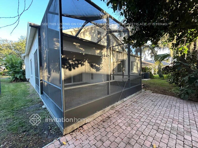 Building Photo - 15454 Martinmeadow Dr