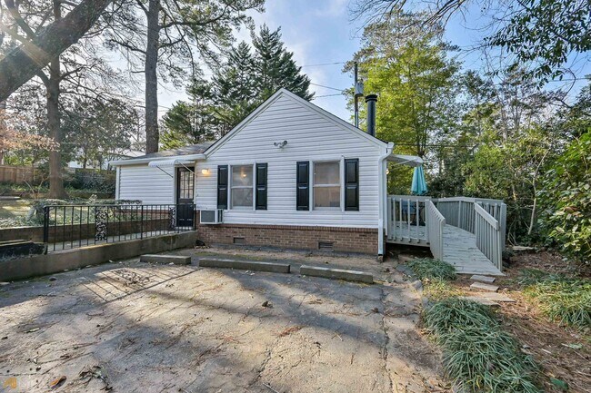 Building Photo - 1146 Oakdale Rd NE