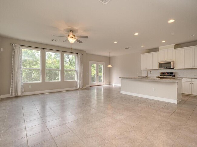 Building Photo - 305 Bridgeford Dr