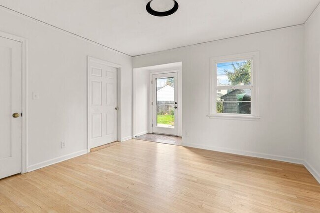 Building Photo - 4707 N Willamette Blvd