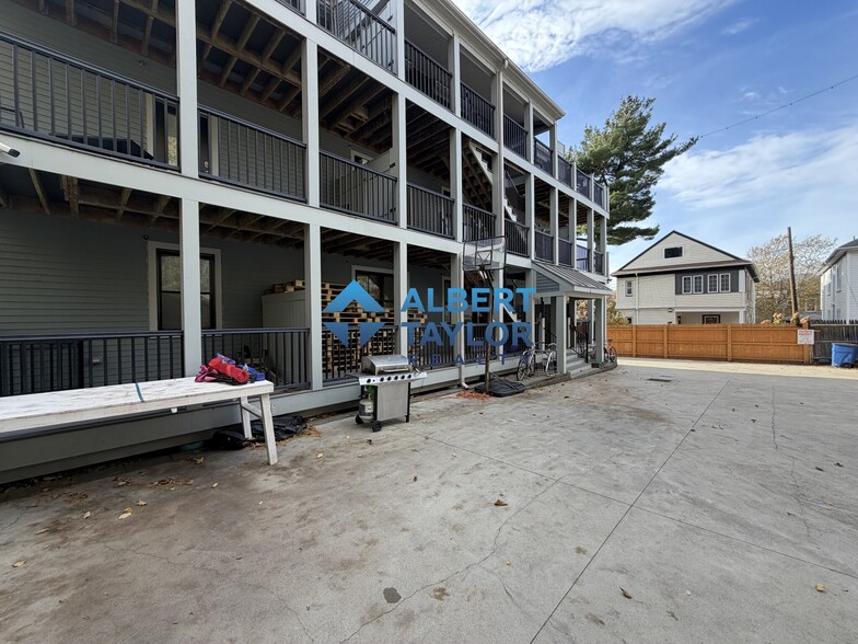 Building Photo - 145 Cedar St