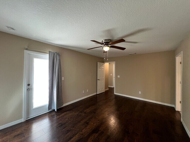 Building Photo - Available NOW! Immaculate 3 Bedroom, 2 Bat...