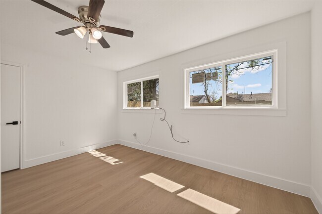 Building Photo - 3209 McCrarey Dr