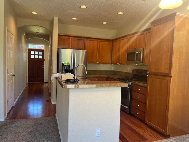 Building Photo - Beautiful 4BD + Den | 2.5BA | Single Family Home | Orenco Gardens Neighborhood