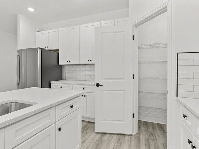 Building Photo - 1141 Edgerton Ave