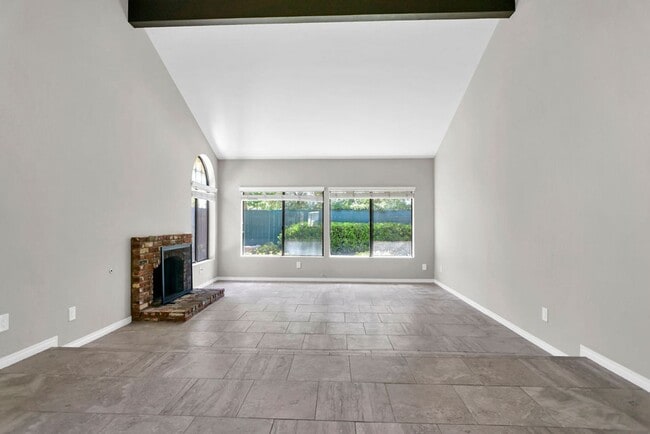 Building Photo - Beautiful single level home in Rancho Pena...