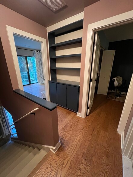 upstairs landing - 130 E Longview St