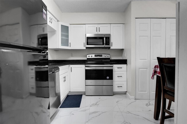 Building Photo - 260 NW 76th Ave