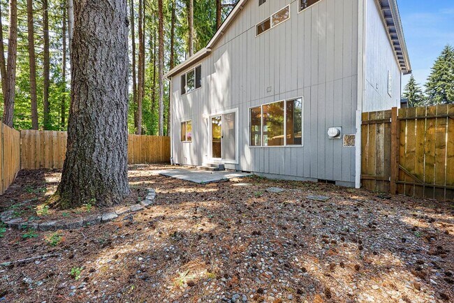 Building Photo - Updated 3 Bed Home for Rent in Lacey | Vau...