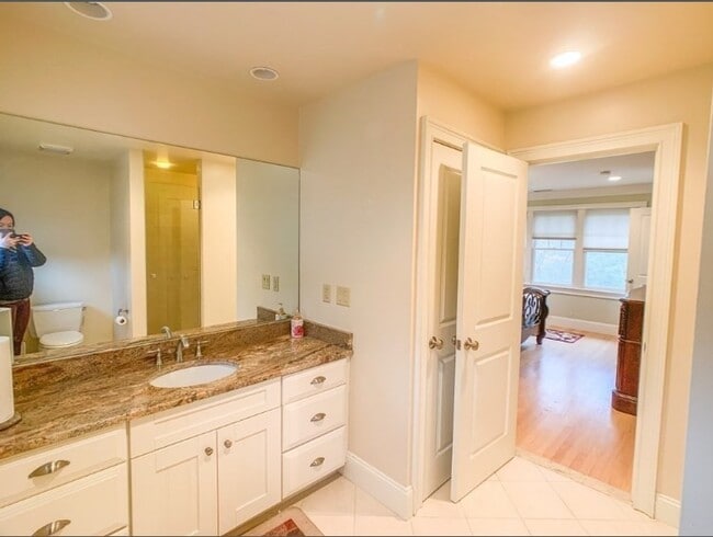 Building Photo - 15 Journeys End Ln