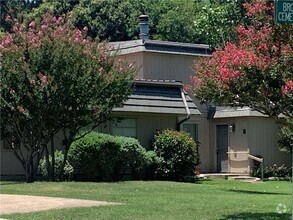 Building Photo - 710 Castle Ridge Rd
