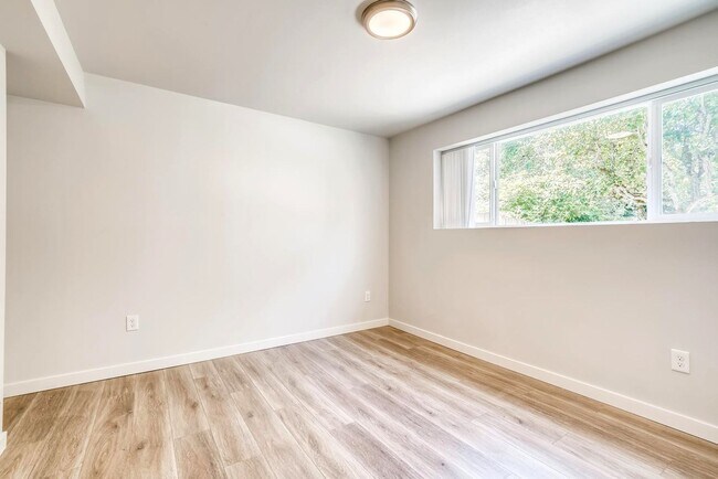 Building Photo - 4721 43rd Ave S