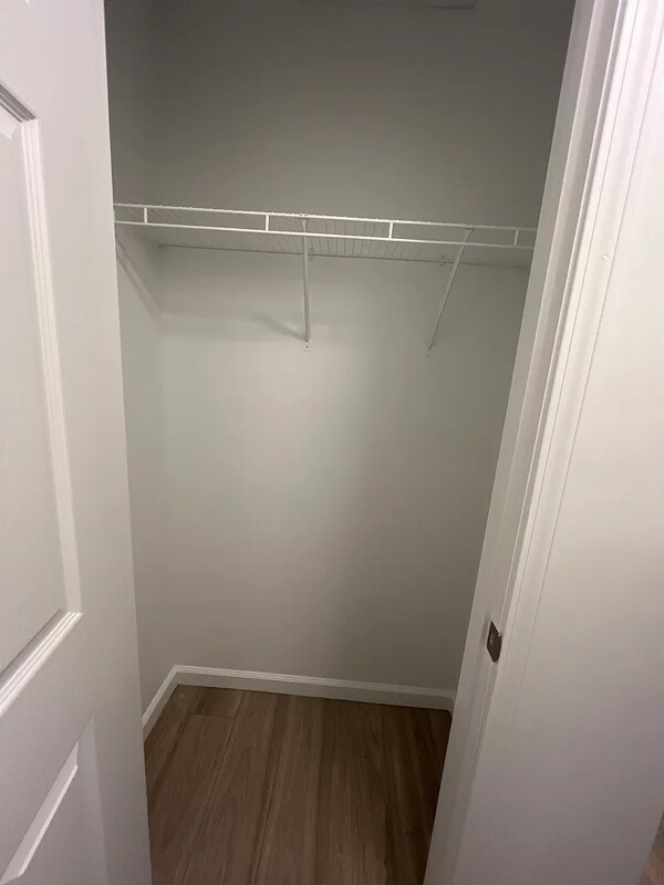 Building Photo - 156 Grove Ave