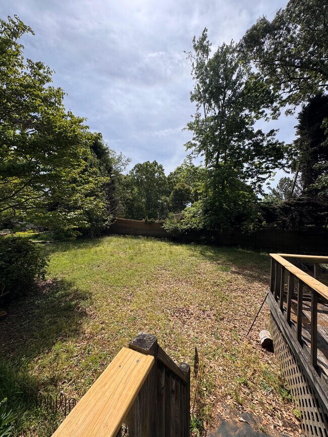 Building Photo - Spacious 3-Bed, 2-Bath Home in Greenville ...