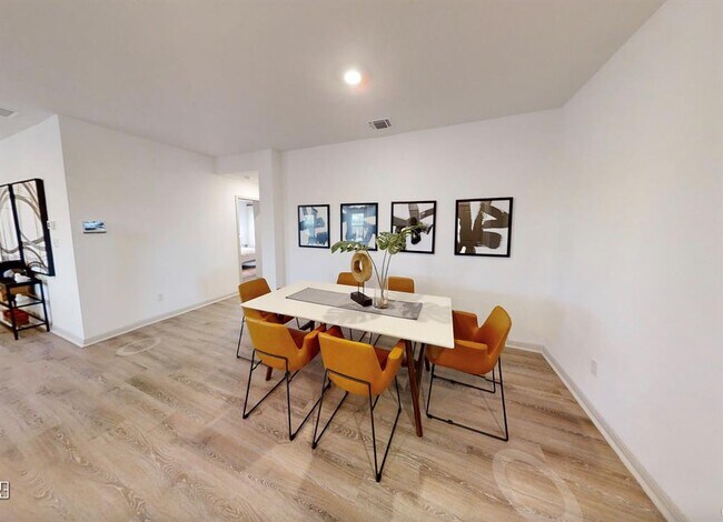 Building Photo - 225 Ft Clark Spgs Dr