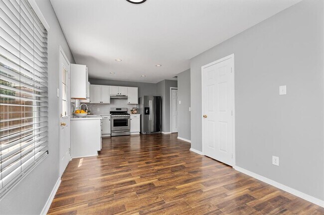 Building Photo - 7322 Foxbrook Dr